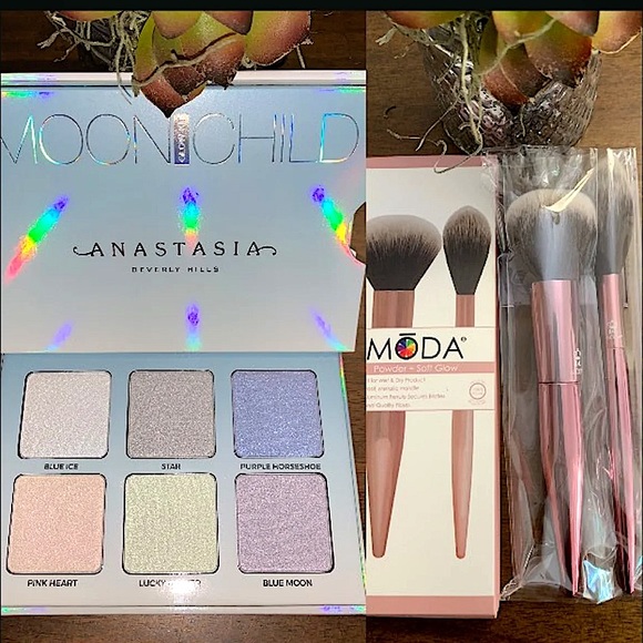 SOLD!! Anastasia palette + Moda brush - Picture 1 of 4